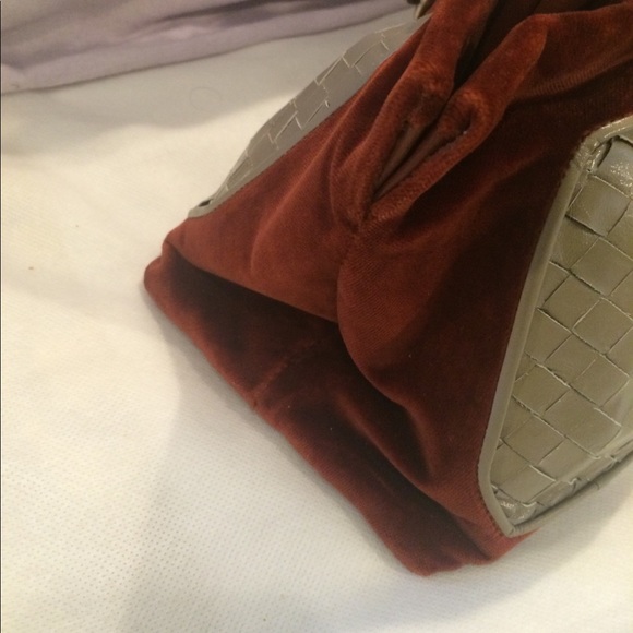Bottega Veneta Limited Edition Velvet Leather Bag - Picture 5 of 17